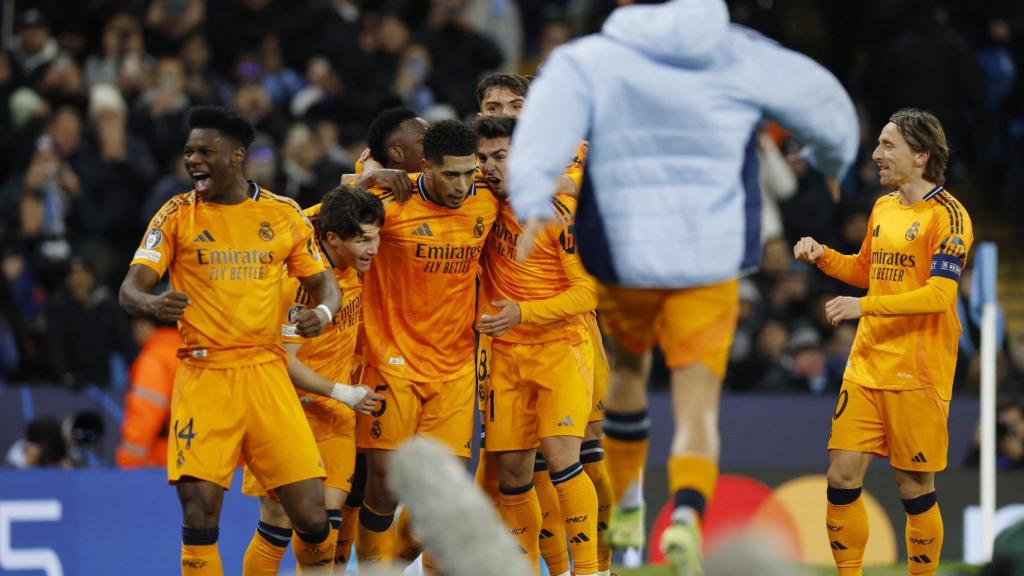 Los jugadores del Real Madrid celebran el gol de Bellingham contra la ciudad.