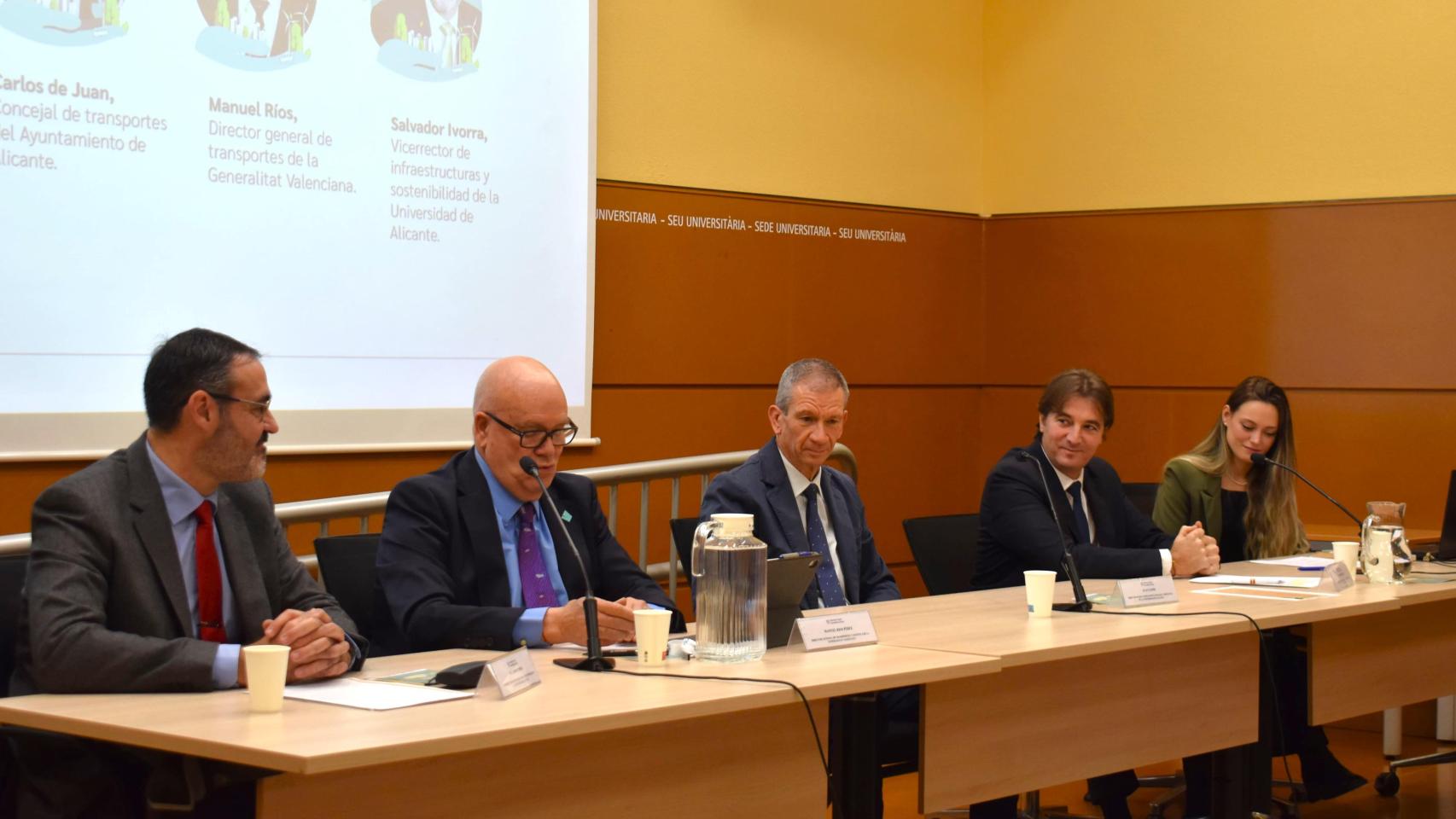 Las autoridades en la apertura de la jornada de Movilidad Sostenible en Alicante.