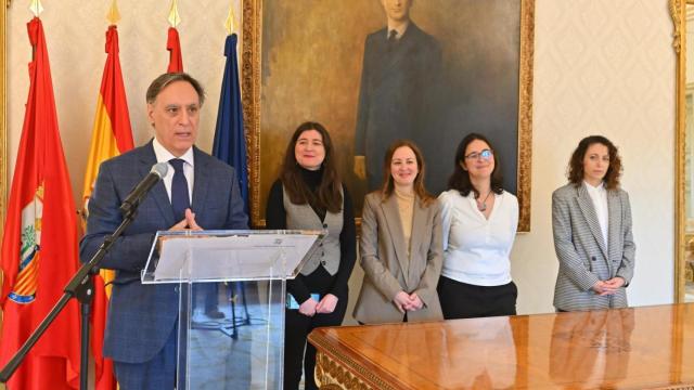 El alcalde, Carlos García Carbayo, recibe a la Asociación de Mujeres Investigadoras y Tecnólogas de Castilla y León con motivo del Día Internacional de la Mujer y la Niña en la Ciencia