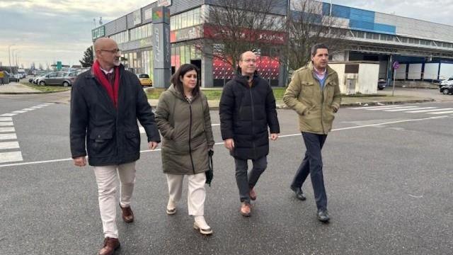 Visita del delegado para el Corredor Atlántico y Redes Complementarias, Luis Fuentes, y la alcaldesa de Benavente, Beatriz Asensio, al enclave CyLoG