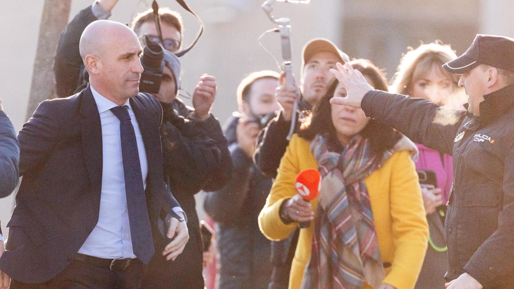 Luis Rubiales, ante el juez por su beso a Jenni: "Ella me dijo 'vale'. También me he comido a besos a compañeros futbolistas"