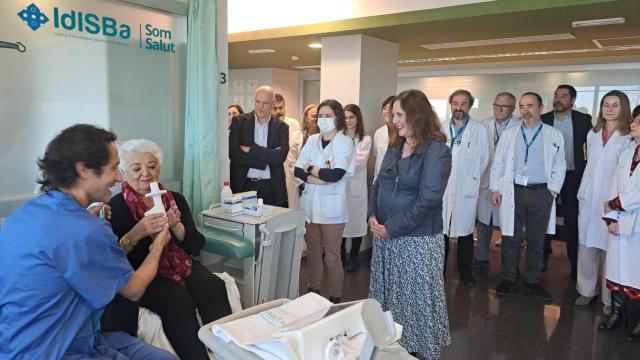 La consejera de Salud del gobierno de Baleares, Manuela García Romero, durante la inauguración de  la Unidad Balear de Investigación Clínica y Pruebas Clínicas (UBICEC).