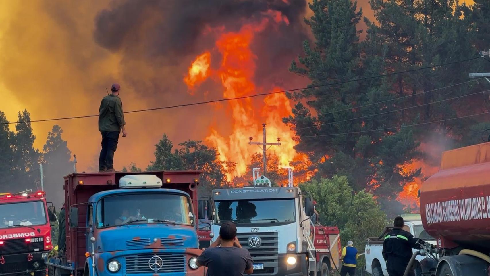 El fuego arrasa más de 36.000 hectáreas de la Patagonia argentina ante la falta de recursos y de bomberos