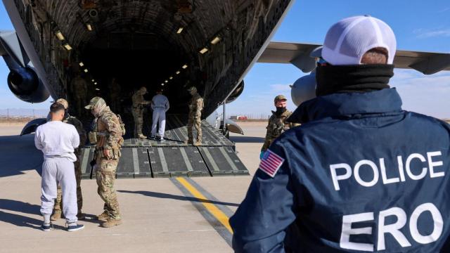 Imagen del primer vuelo de deportación de migrantes a Guantánamo el pasado 4 de febrero.