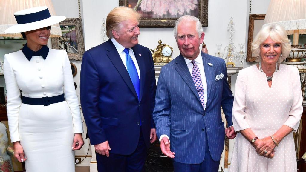 Los Trump junto a los actuales Reyes en Londres.