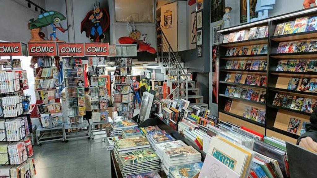 Vista interior de la tienda Elektra Comic.