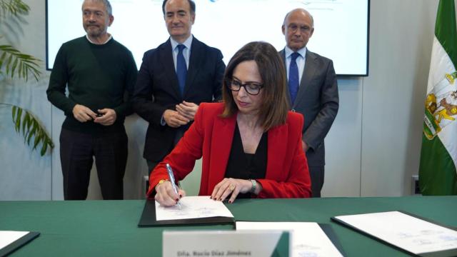 Firma del acuerdo con los puertos de Algeciras y Málaga y con el Puerto Seco de Antequera.