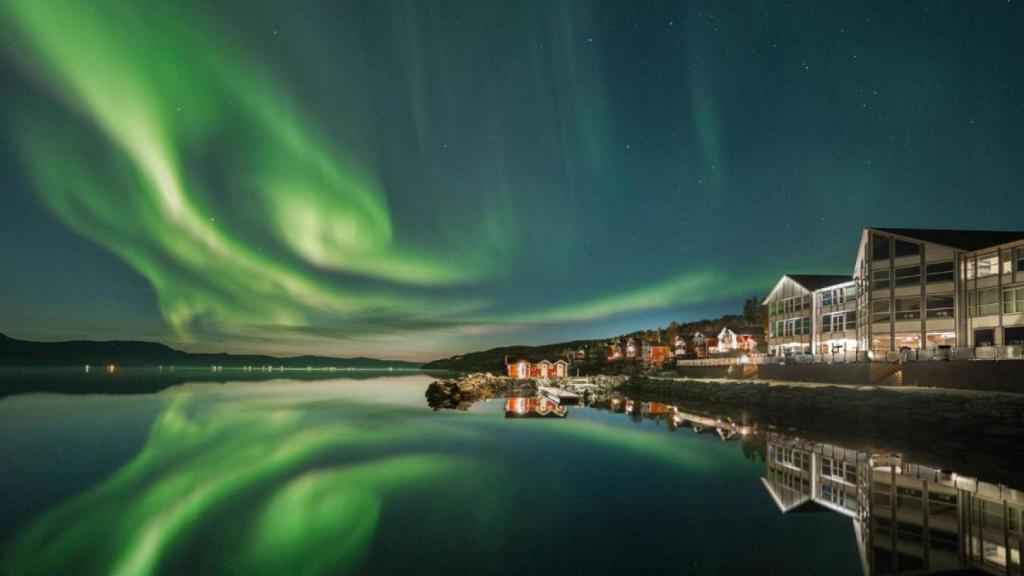 El complejo es frecuentado por aquellos que desean ver la aurora boreal.