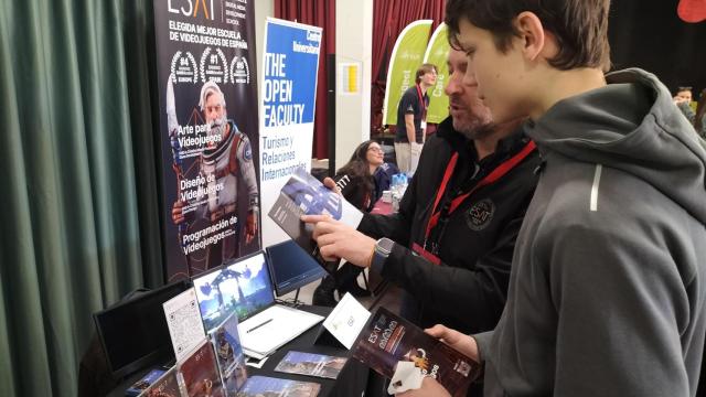 Alumnos del ELIS Villamartín en su tradicional Feria de Universidades