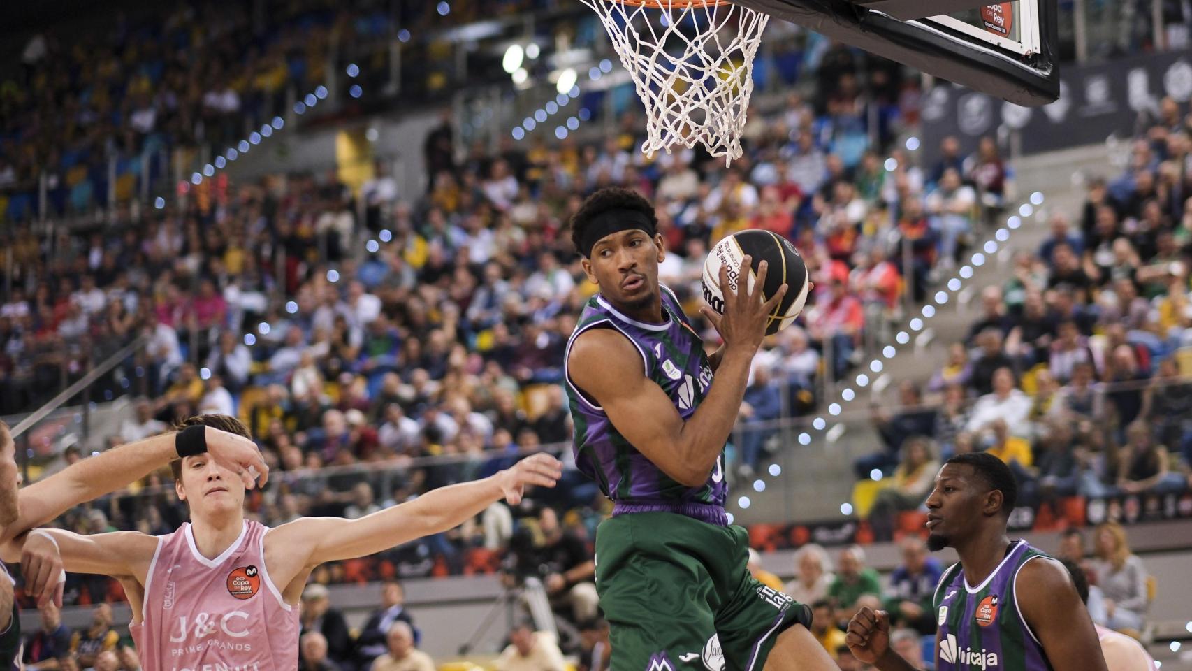 Unicaja se exhibe ante Joventut tras cuajar un segundo tiempo sensacional y es el primer semifinalista de la Copa del Rey