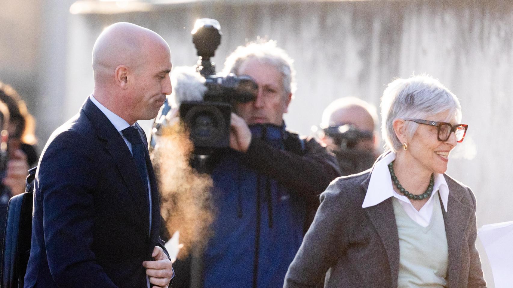 Rubiales, condenado a una multa de 10.800 euros por el beso en la boca a Jenni Hermoso y absuelto de coacciones