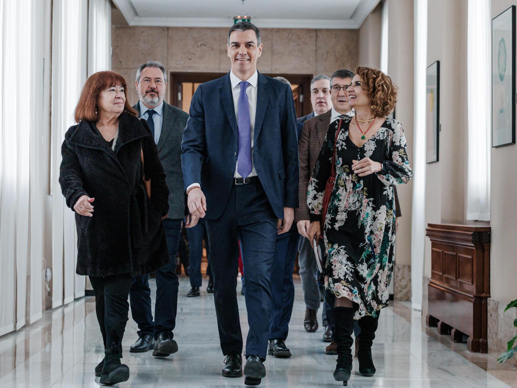 Pedro Sánchez y María Jesús Montero, en el Congreso.