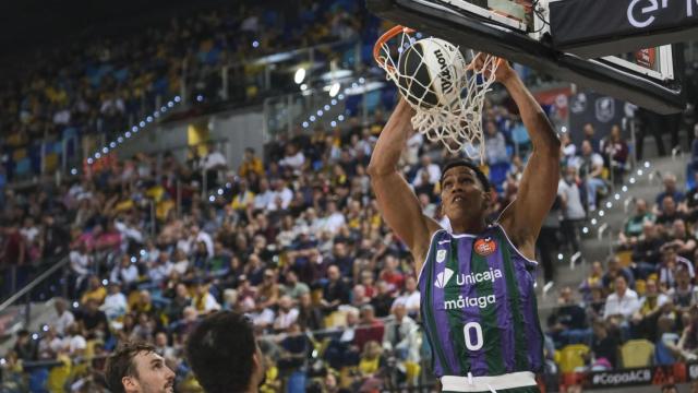 Tyson Pérez hace un mate en los cuartos de final de la Copa del Rey de baloncesto entre el Unicaja y el Joventut.