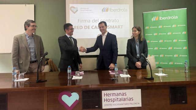 Firma del acuerdo entre Iberdrola y Hermanas Hospitalarias de Palencia