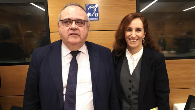 El consejero de Sanidad, Alejandro Vázquez Ramos, junto a la ministra de Sanidad, Mónica García, en una imagen de archivo