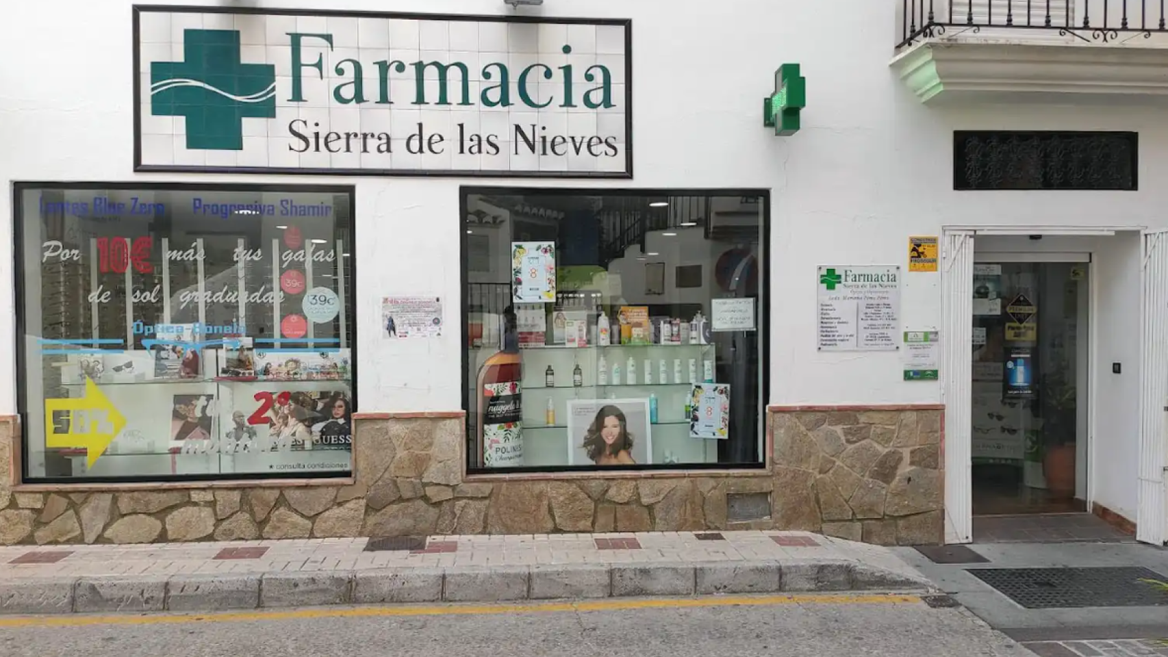 Alianza estratégica para garantizar el servicio de las farmacias en los pequeños pueblos de Málaga