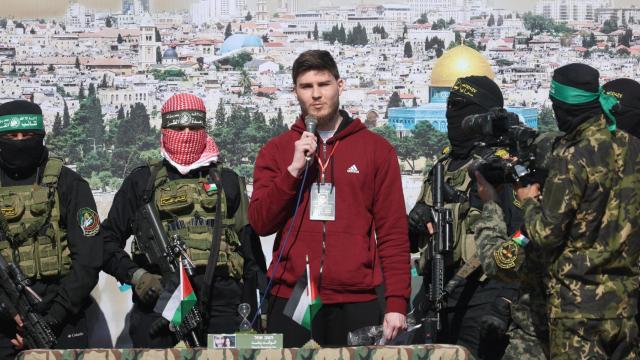 Uno de los rehenes, Alexander (Sasha) Trufanov, es liberado por parte de Hamás