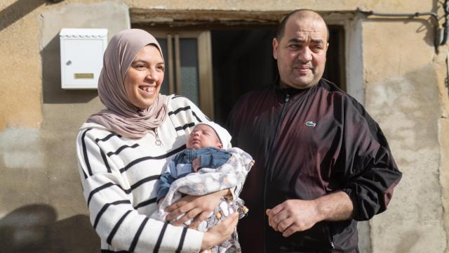 Karina y Mohamed, padres de Ayoub, el bebé nacido en el municipio zamorano de Vega Villalobos