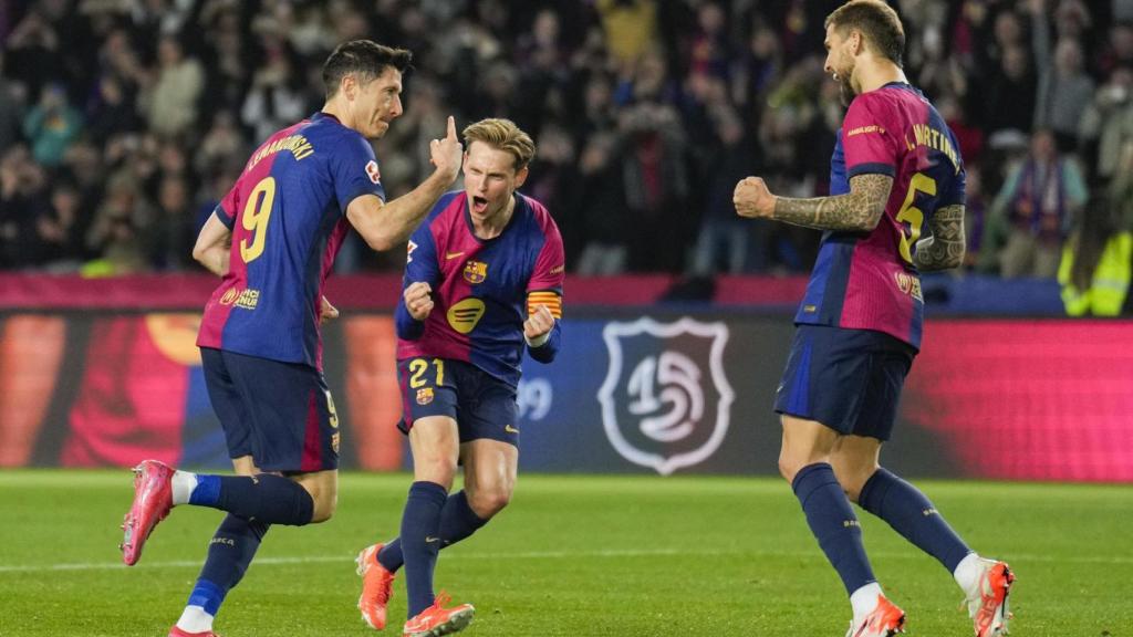 Robert Lewandowski celebra su gol de penalti al Rayo Vallecano
