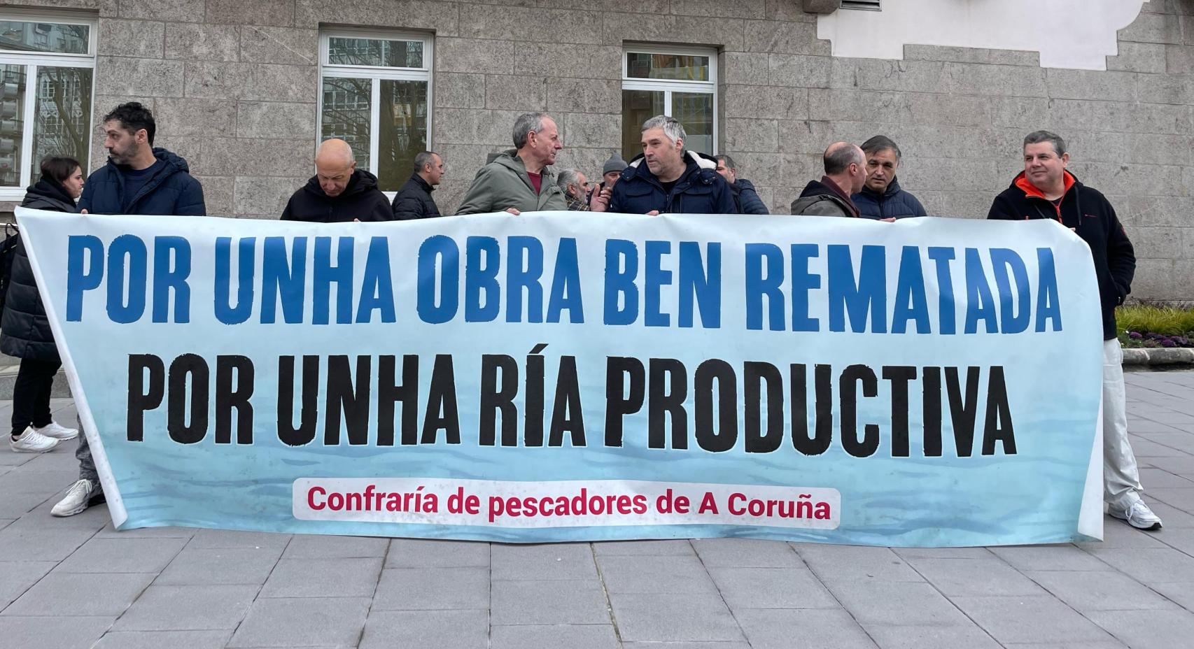 Los mariscadores de la ría de O Burgo vuelven a concentrarse en A Coruña