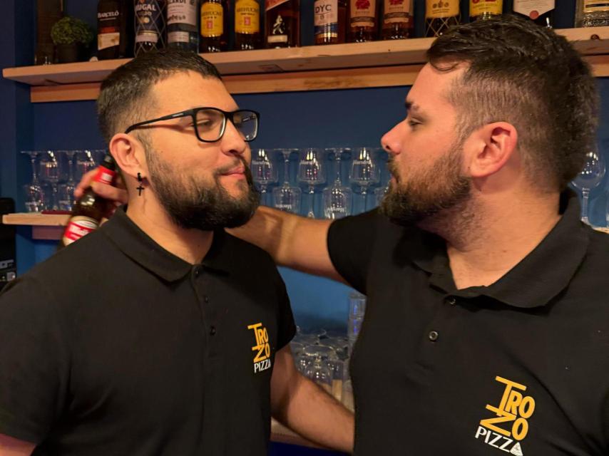Adrián y Monchi, dos jóvenes emprendedores