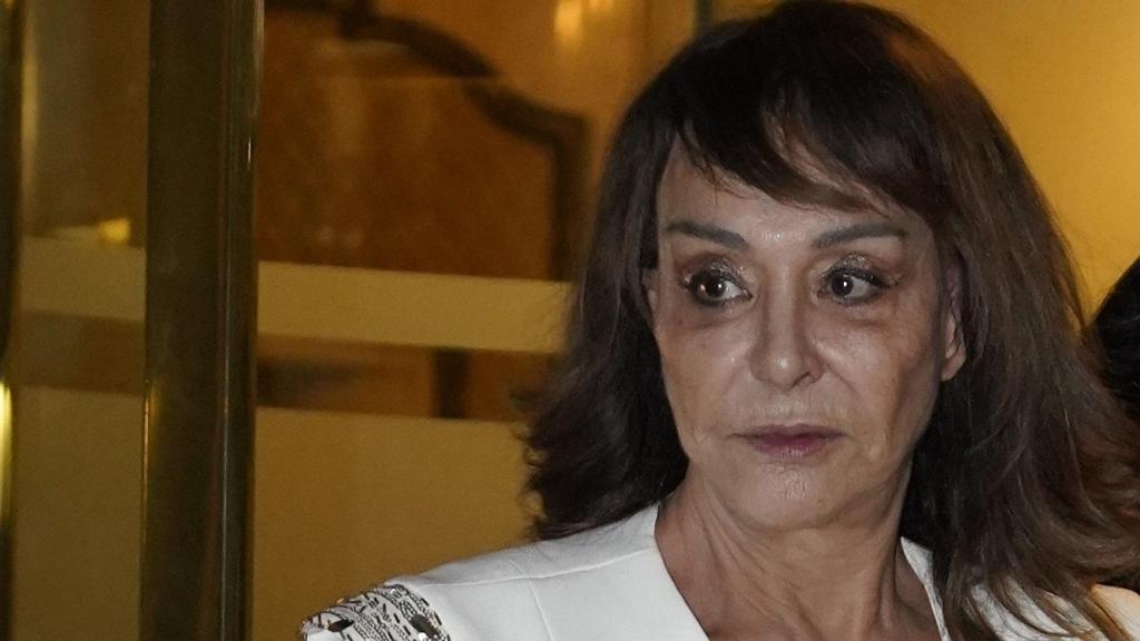 María Ángeles Grajal sale del Hotel Wellington después de su altercado con Jaime Ostos.