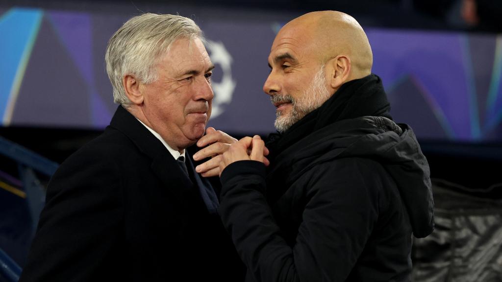 Ancelotti y Pep Guardiola hablan antes de un partido de la Liga de Campeones