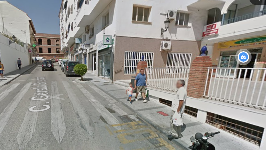 Calle en la que residían.