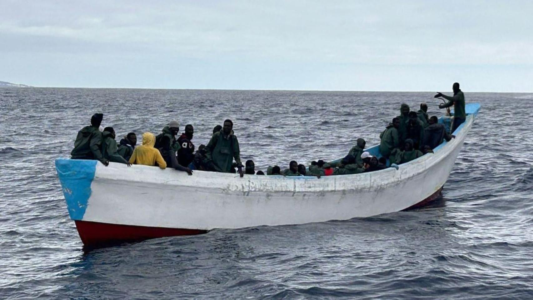 Un naufragio frente a la costa de Lampedusa deja al menos seis muertos y 40 desaparecidos