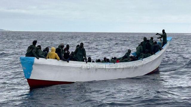 Imagen de archivo de un cayuco con migrantes africanos.