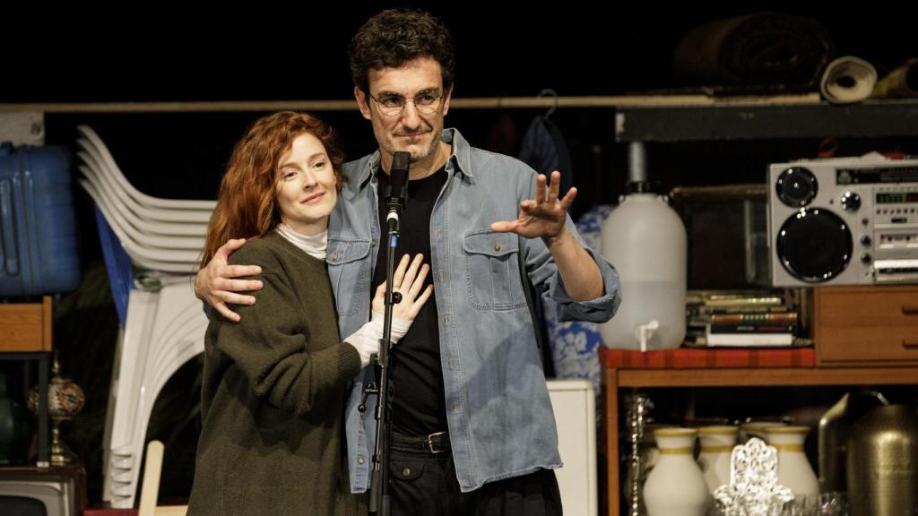 Ana polvorosa y Miki Esparbé durante un ensayo de 'Los nuestros'. Foto: Bárbara Sánchez Palomero