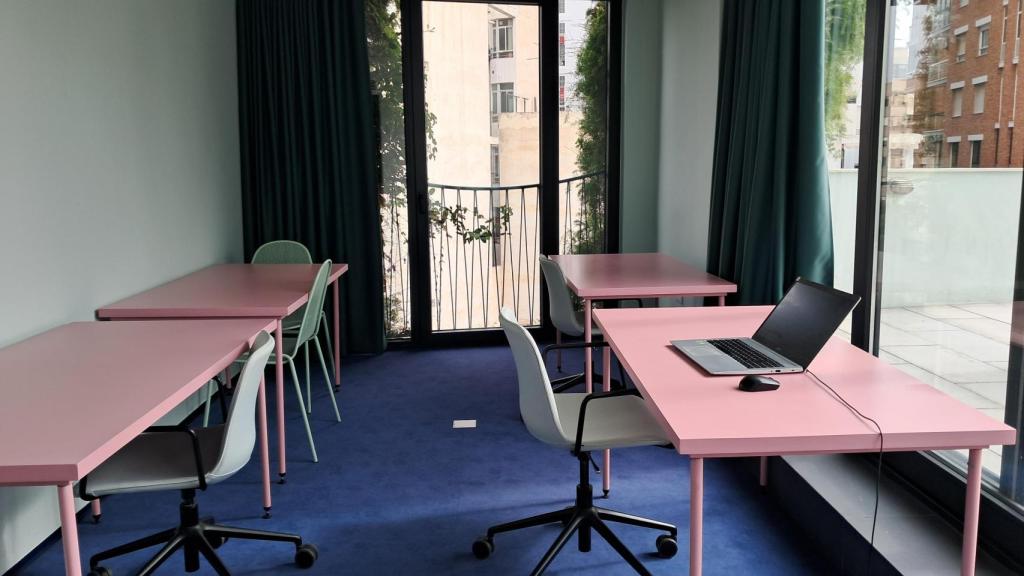 Zona de coworking en Suiters.