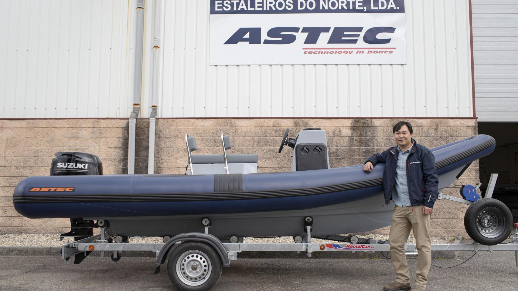 Cho es el director general de 'Estaleiros Do Norte', cuya marca comercial es Astec Boats. Su astillero se encuentra en la región del Miño, cuna de las narcolanchas españolas.