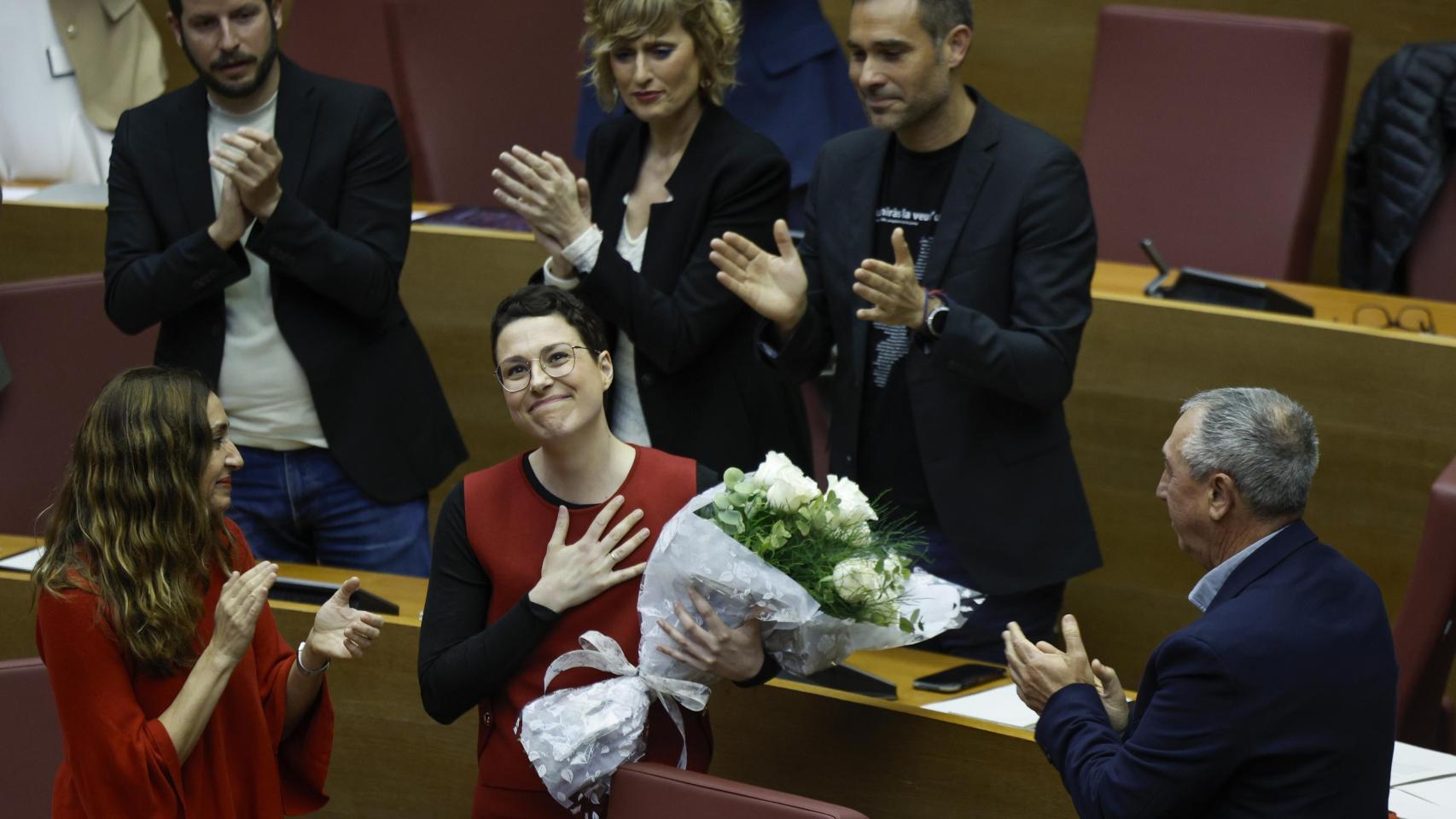 La exvicepresidenta valenciana Aitana Mas regresa al parlamento valenciano tras superar su cáncer de mama