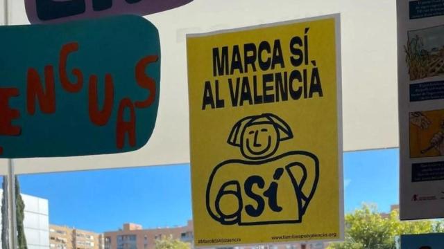 Cartel en defensa del valenciano. Escuela de Todos