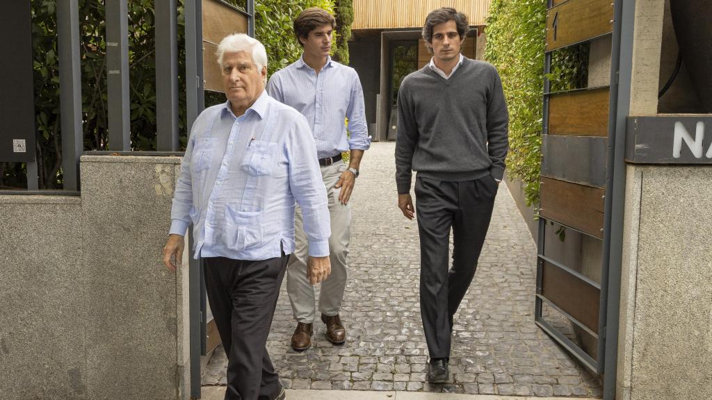 El duque de Alba, con sus hijos: Fernando, duque de Guempar, y Carlos, conde de Osorno.