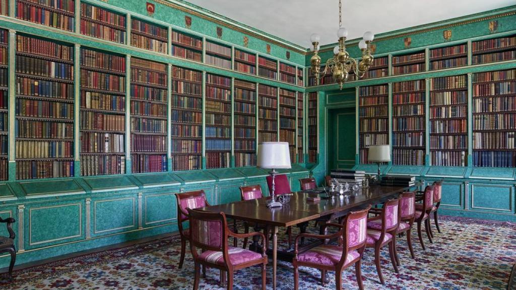 La biblioteca del Palacio de Liria, en Madrid, alberga unos 20,000 volúmenes.