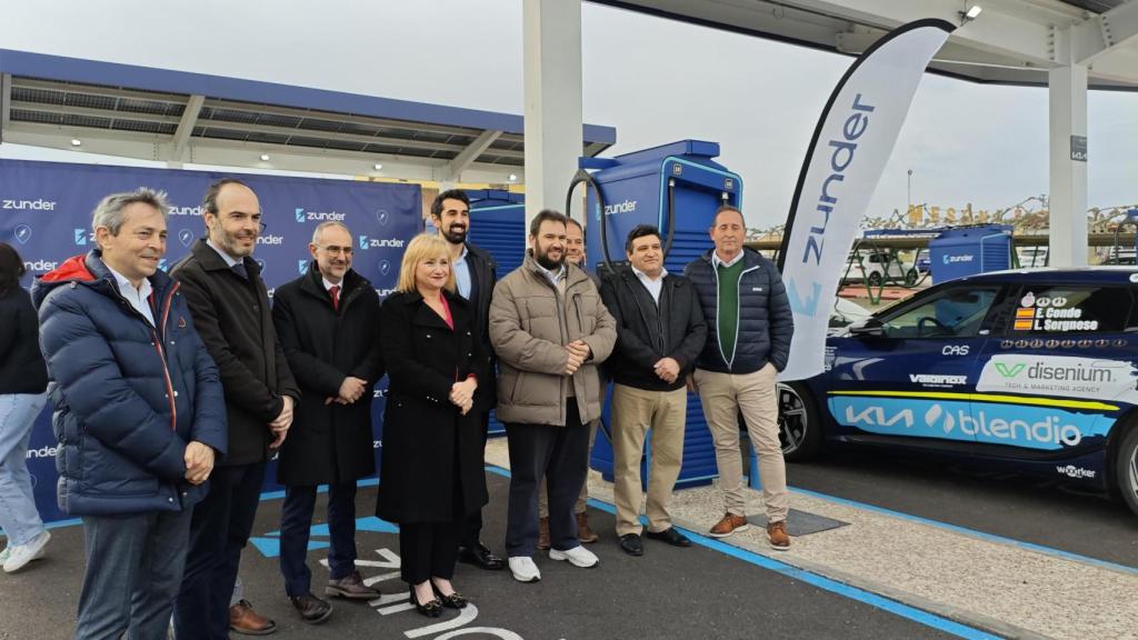 Inauguración de la nueva estación de recarga de Zunder en la A-6, en Villalpando