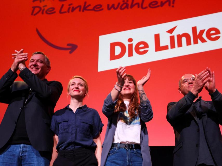 Ines Schwerdtner, Gregor Gysi, Jan van Aken y Heidi Reichinnek, durante un acto de campaña de Die Linke en Berlín.