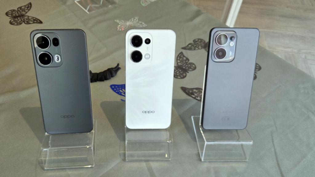 The OPPO RENE13 PRO (IZQDA), RENO13 AND RENE13 F (DCHA).