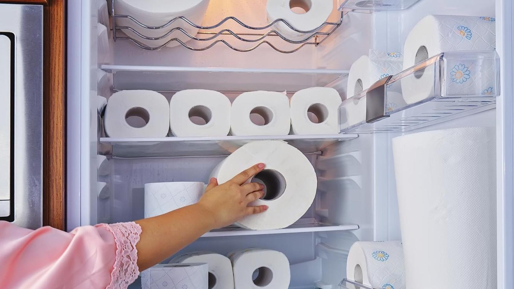 Imagen de archivo de papel en la nevera.