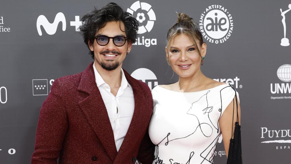 Ivonne Reyes y su hijo, Alejandro, en un acto público en Madrid.