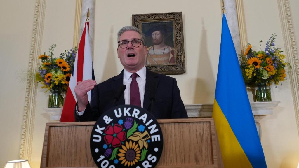 El primer ministro británico, Starmer, ofrece una recepción en el tercer aniversario de la invasión rusa de Ucrania, en Londres.