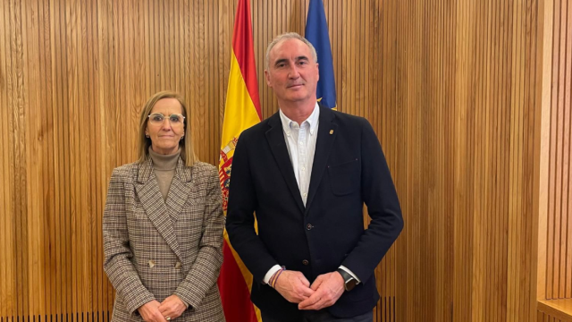 Imagen de la reunión entre la presidenta de la CHD, María Jesús Lafuente, y el alcalde de Segovia, José Mazarías