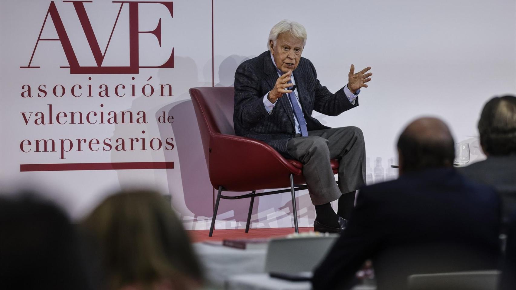 Felipe González, sobre la quita de deuda: "No van a quitar nada, es mentira, la vamos a pagar todos de una manera o de otra"