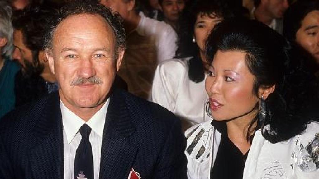 Gene Hackman con su segunda esposa, Betsy Arakawa.