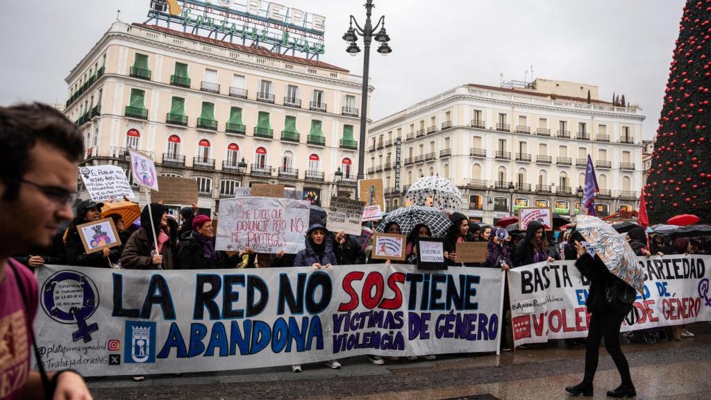 pancarta con el lema La red no SoStiene en la manifestación del 25N 2024