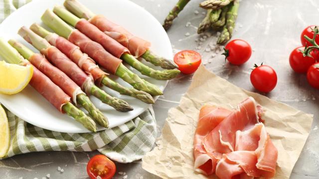 Alimentos preparados para cocinar (Imagen de archivo)