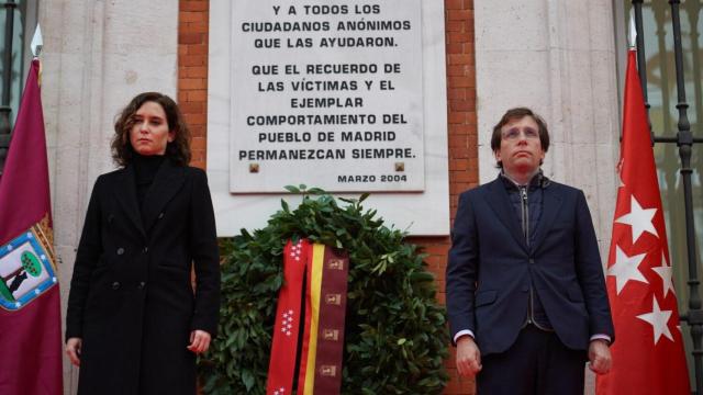 Una de las tres placas que hay en la actualidad en la Real Casa de Correos es la que recuerda a las víctimas del 11-M.