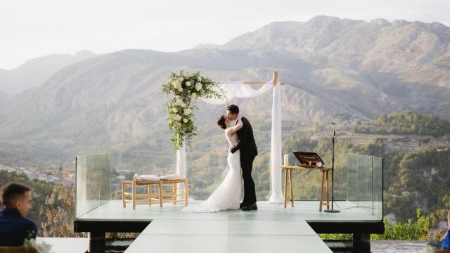 David y Blanca son una de las parejas que ha descubierto este espectacular lugar en Alicante.